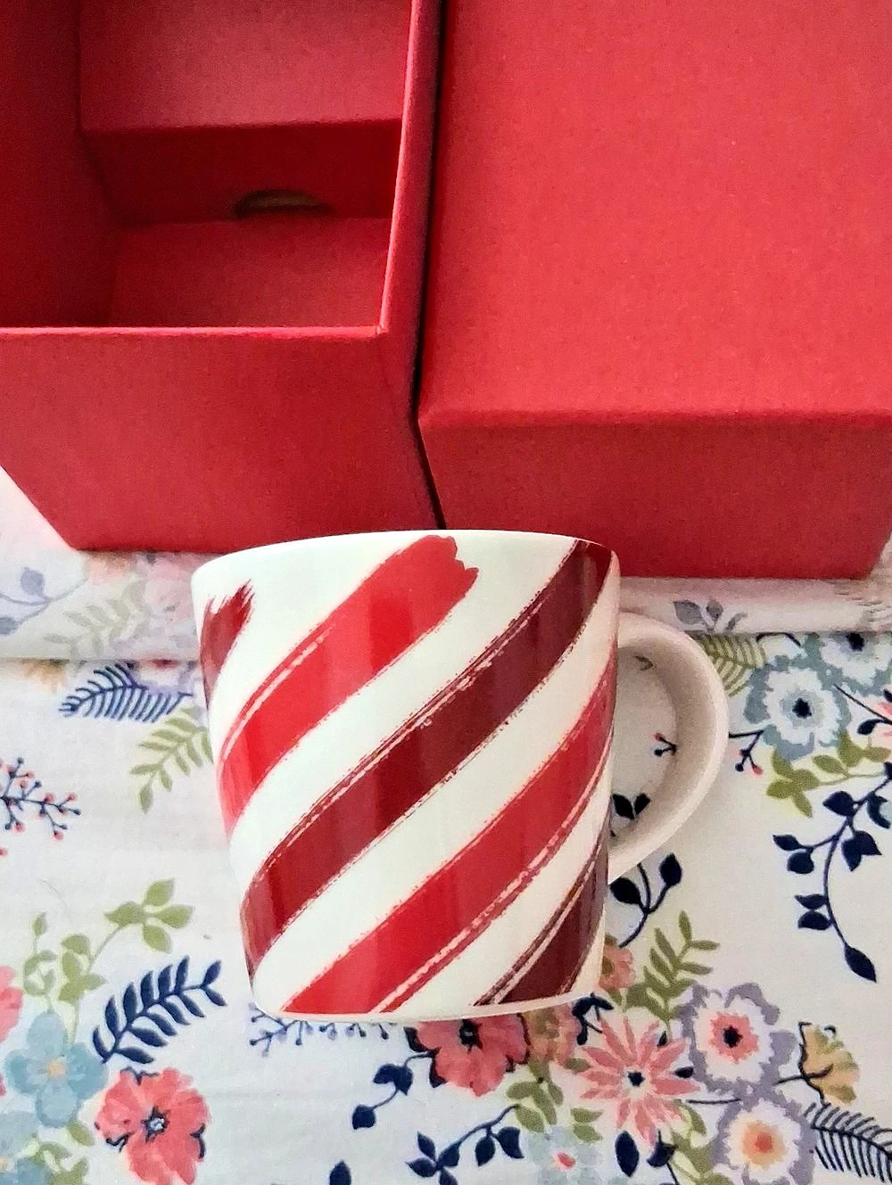 BNIB Starbucks 2014 Red Stripe Espresso Mug White & Red